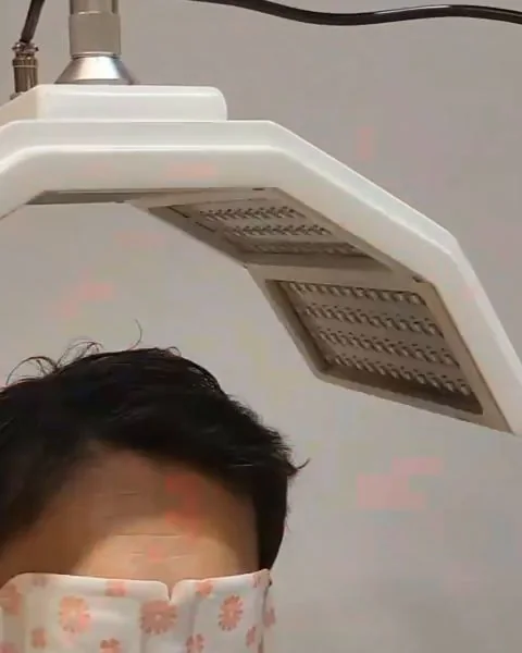 Red light panel used for the light step of a scalp session